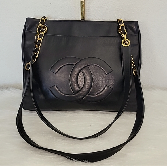 😍🔥 Beautiful 🔥 😍 Authentic Chanel  Lambskin Shoulder Bag - Picture 13 of 16